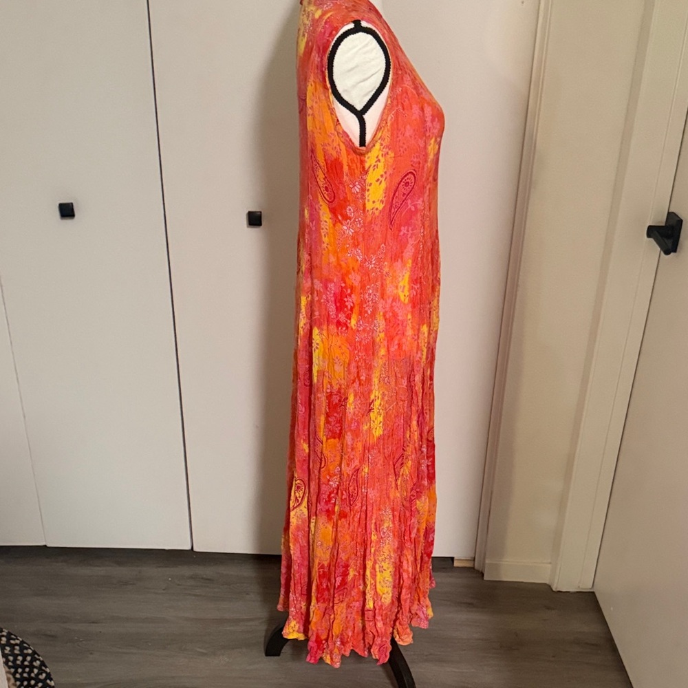 Elegant Paisley Maxi Dress in Orange and Pink - Picture 6 of 12